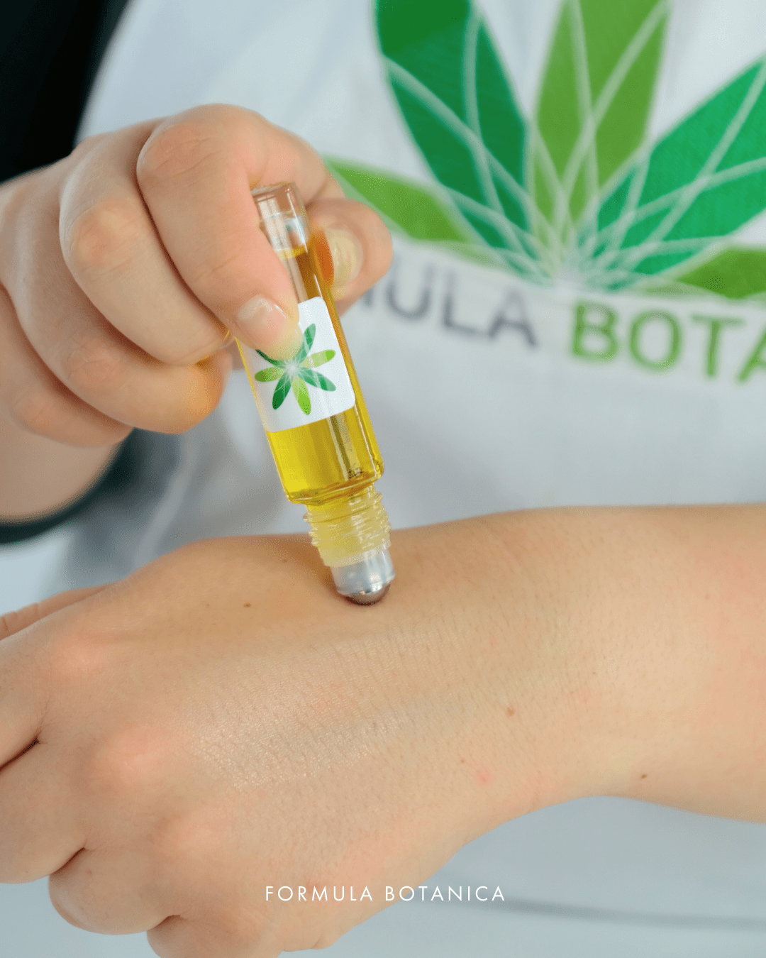 Brightening eye oil